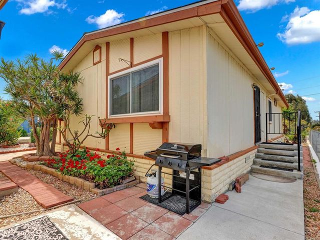 1164 Via Santa Paulo, Vista, CA 92081