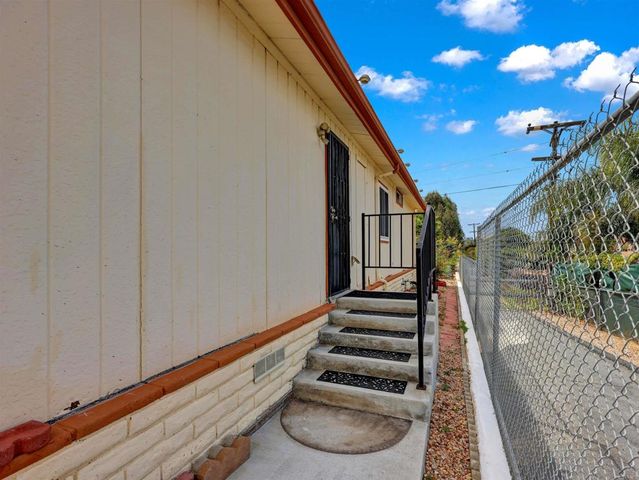 1164 Via Santa Paulo, Vista, CA 92081