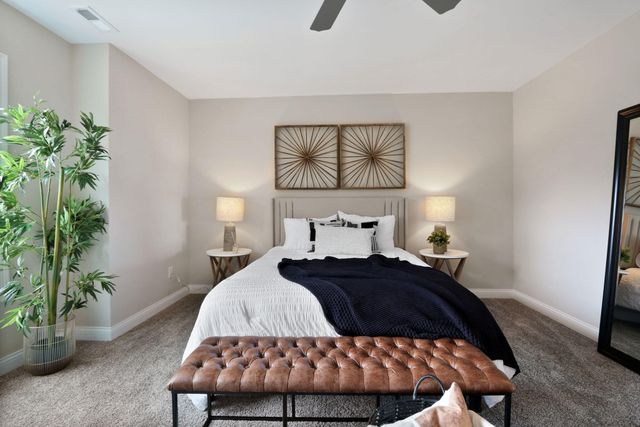 915 Paula Court, Hobart, IN 46342