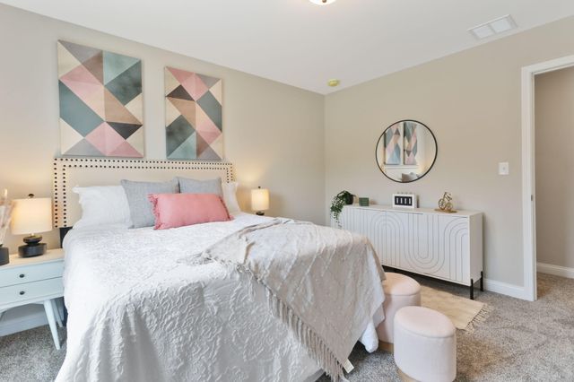 915 Paula Court, Hobart, IN 46342