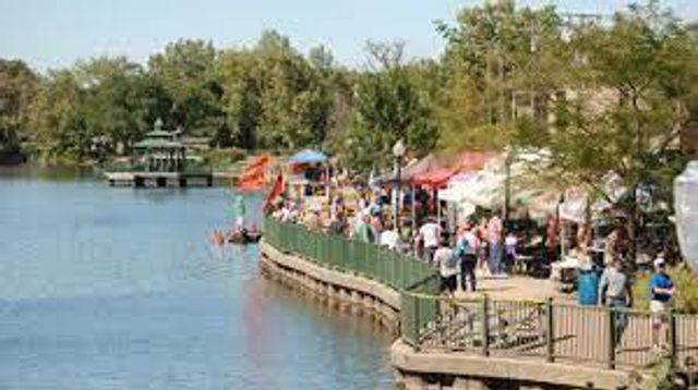 915 Paula Court, Hobart, IN 46342