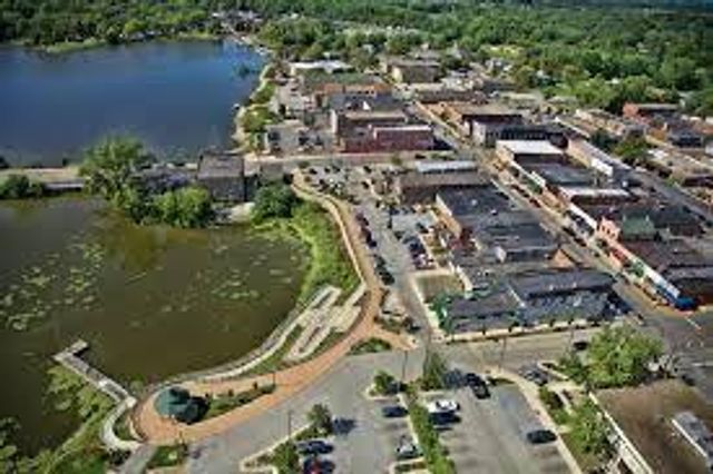 915 Paula Court, Hobart, IN 46342