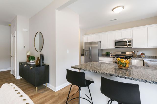 915 Paula Court, Hobart, IN 46342