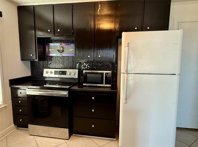 12925 John Reynolds Road, Galveston, TX 77554