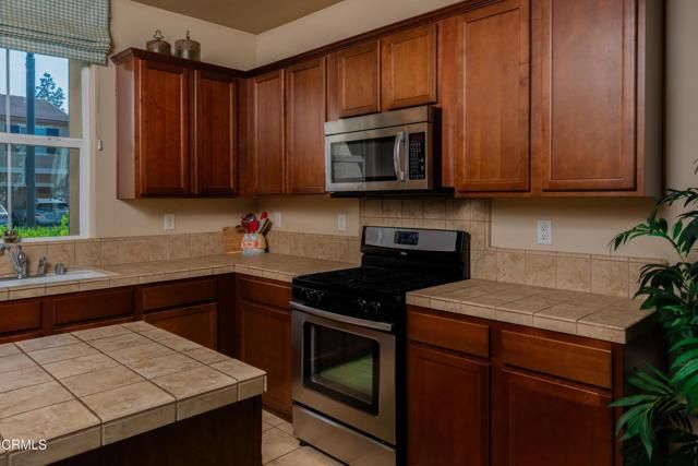 1927 Holt Rinehart Avenue, Bakersfield, CA 93311