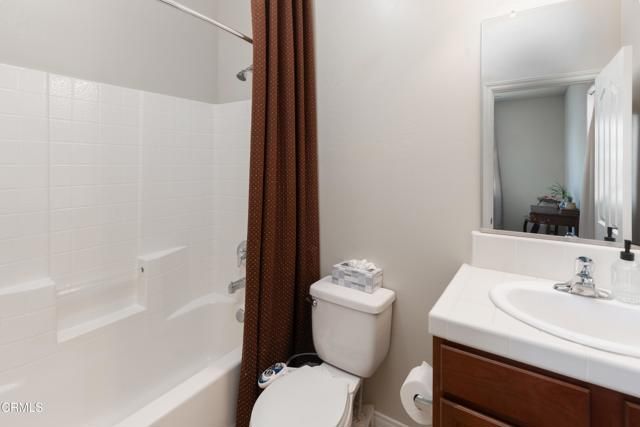 1927 Holt Rinehart Avenue, Bakersfield, CA 93311