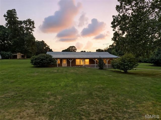 10443 Airport Road, Mineral Point, MO 63660