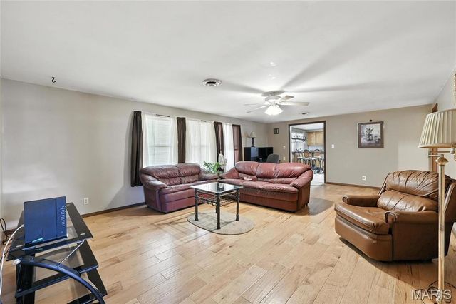 10443 Airport Road, Mineral Point, MO 63660