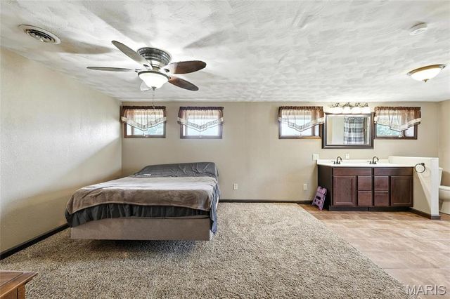 10443 Airport Road, Mineral Point, MO 63660