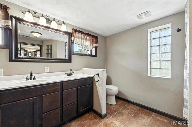 10443 Airport Road, Mineral Point, MO 63660