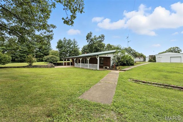 10443 Airport Road, Mineral Point, MO 63660
