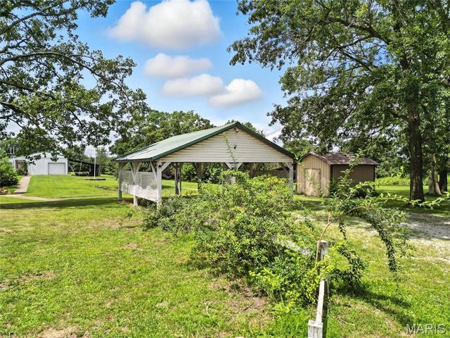 10443 Airport Road, Mineral Point, MO 63660