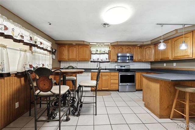 10443 Airport Road, Mineral Point, MO 63660