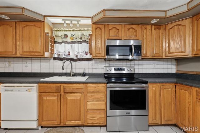 10443 Airport Road, Mineral Point, MO 63660