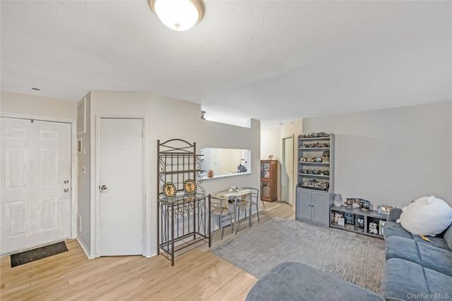 615 Broadway 83, Amityville, NY 11701