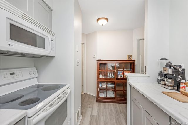 615 Broadway 83, Amityville, NY 11701