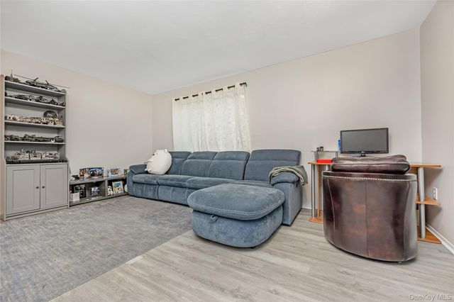 615 Broadway 83, Amityville, NY 11701