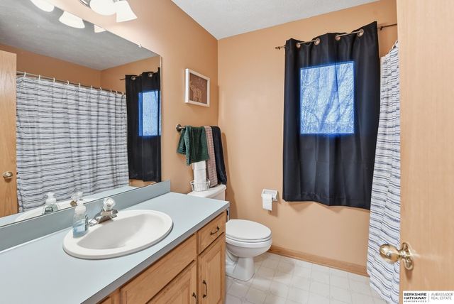 5138 N 135th Avenue, Omaha, NE 68164