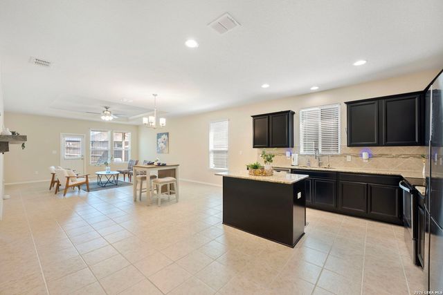 8722 BUGGY LN, Converse, TX 78109
