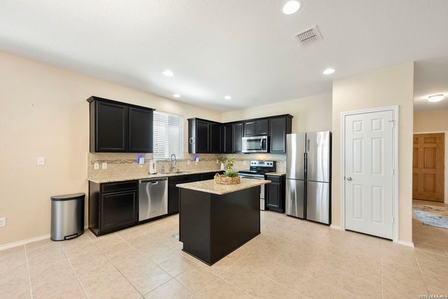 8722 BUGGY LN, Converse, TX 78109