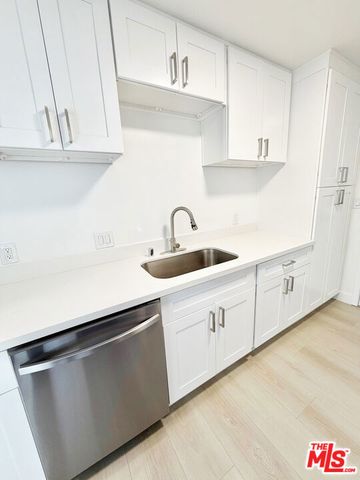 468 S Roxbury Drive 404, Beverly Hills, CA 90212