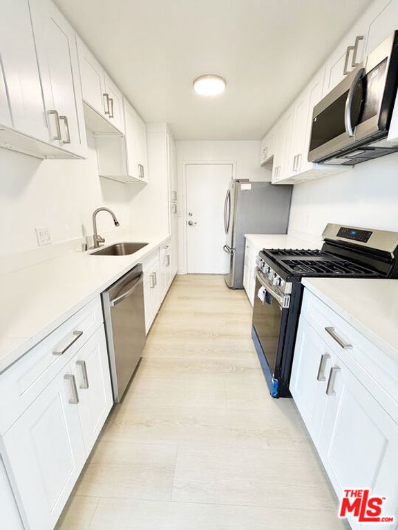 468 S Roxbury Drive 404, Beverly Hills, CA 90212