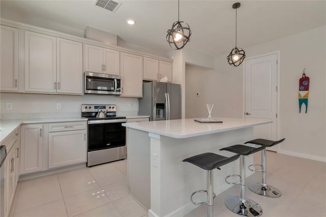 6462 BRADFORD WOODS DRIVE, Zephyrhills, FL 33542