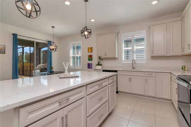 6462 BRADFORD WOODS DRIVE, Zephyrhills, FL 33542