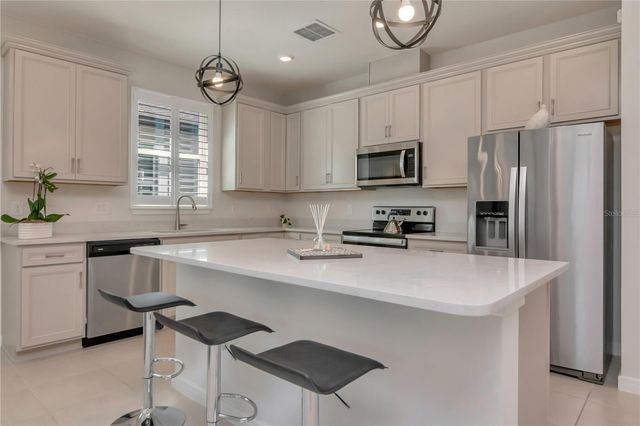 6462 BRADFORD WOODS DRIVE, Zephyrhills, FL 33542