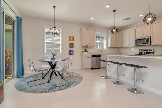 6462 BRADFORD WOODS DRIVE, Zephyrhills, FL 33542