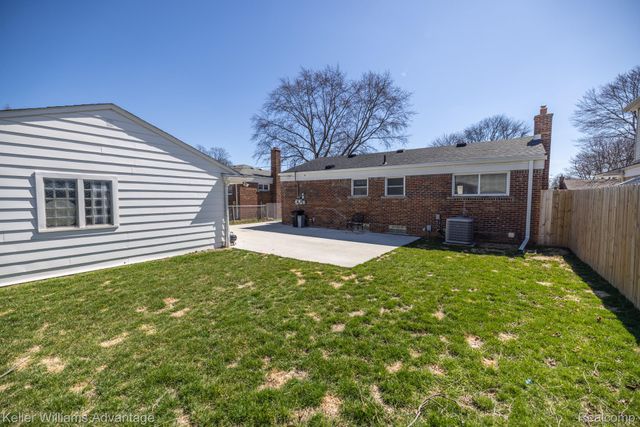 29240 Brody Avenue, Westland, MI 48185