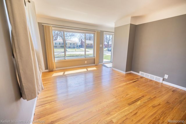 29240 Brody Avenue, Westland, MI 48185