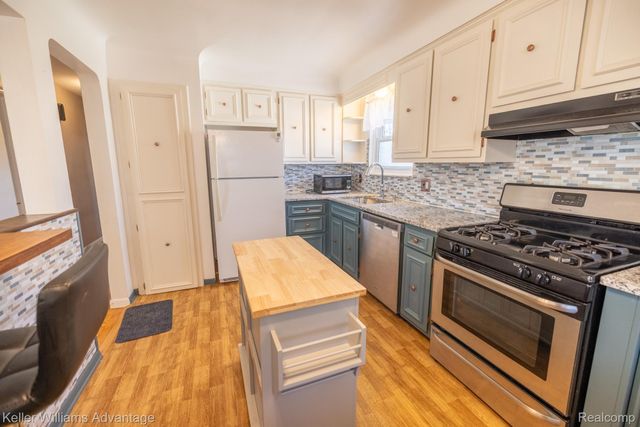 29240 Brody Avenue, Westland, MI 48185