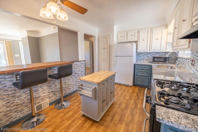 29240 Brody Avenue, Westland, MI 48185