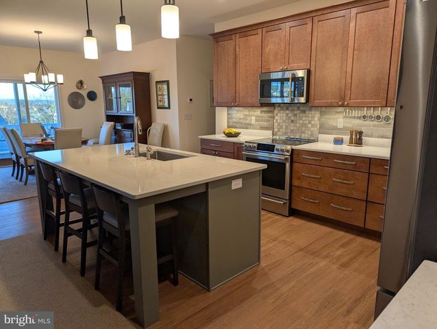 606 LILLIANA DR, Lebanon, PA 17046