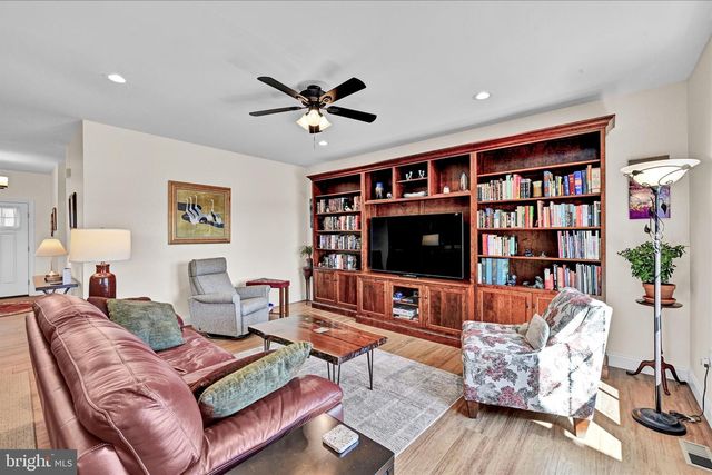 606 LILLIANA DR, Lebanon, PA 17046