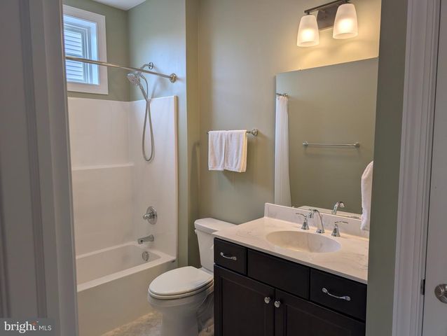 606 LILLIANA DR, Lebanon, PA 17046