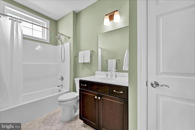 606 LILLIANA DR, Lebanon, PA 17046