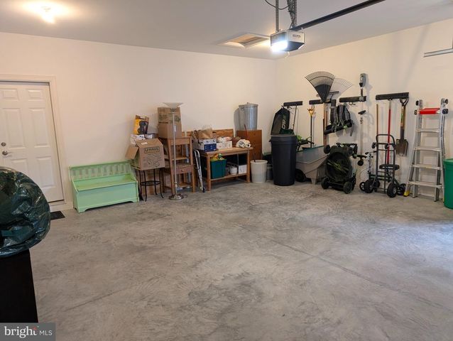606 LILLIANA DR, Lebanon, PA 17046