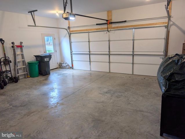 606 LILLIANA DR, Lebanon, PA 17046