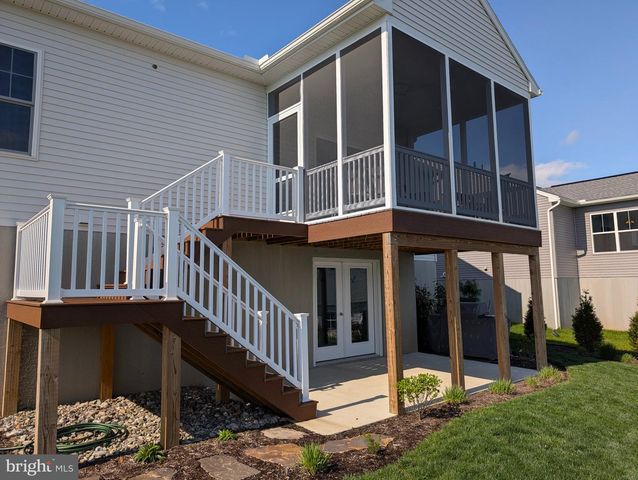 606 LILLIANA DR, Lebanon, PA 17046
