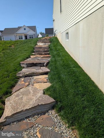 606 LILLIANA DR, Lebanon, PA 17046
