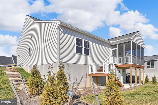 606 LILLIANA DR, Lebanon, PA 17046