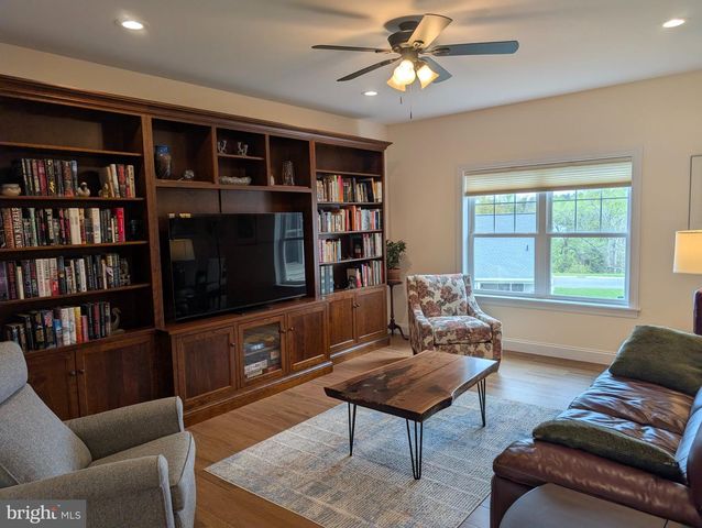 606 LILLIANA DR, Lebanon, PA 17046
