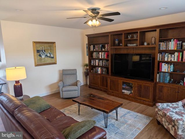 606 LILLIANA DR, Lebanon, PA 17046