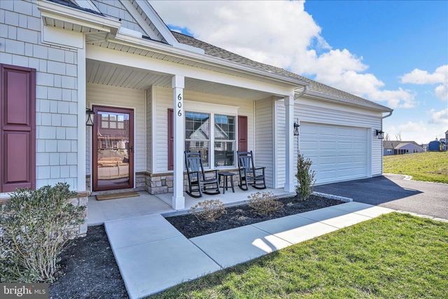 606 LILLIANA DR, Lebanon, PA 17046