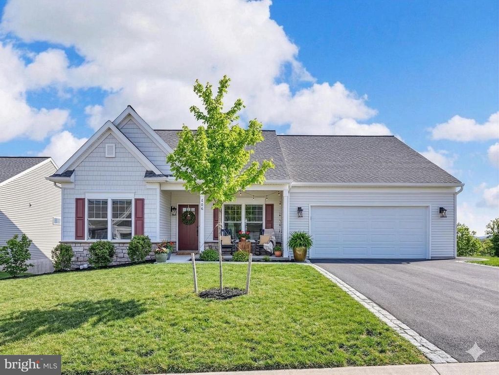 606 LILLIANA DR, Lebanon, PA 17046