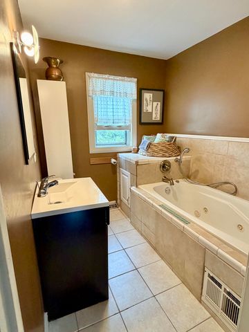 537 W Main Street, Fennville, MI 49408