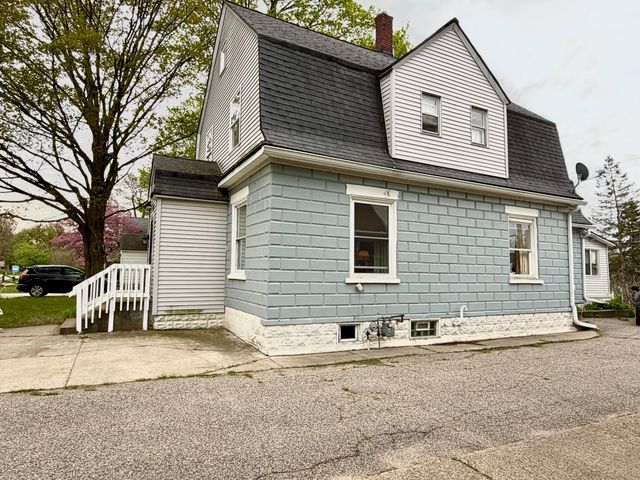 537 W Main Street, Fennville, MI 49408