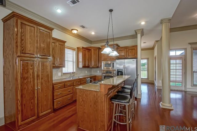 8602 Foxfield Dr, Baton Rouge, LA 70809